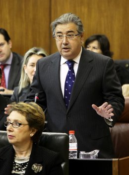 Zoido en un debate parlamentario con Griñán