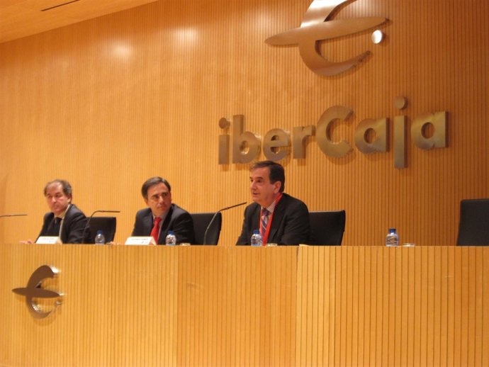 De Pedro (en el centro) en la inauguración de las Jornadas de Derecho de Aguas