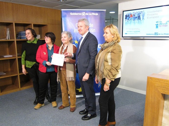 Del Río entrega a Vidaurreta el galardón 'Ciudadana riojana europea' de febrero