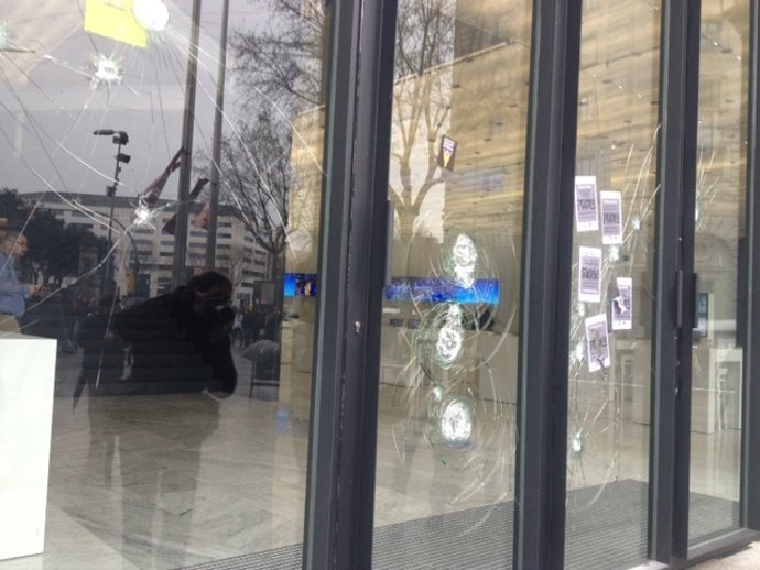 Destrozos en la sede del Mobile World Centre