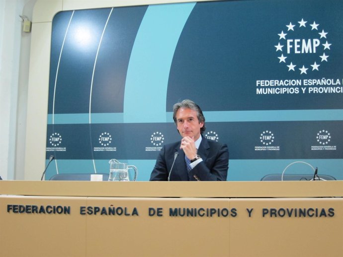 Presidente de la FEMP y alcalde de Santander en rueda de prensa reforma local