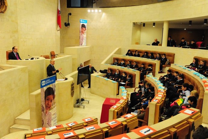 Alumnos que participan en 'Diputados por un día'