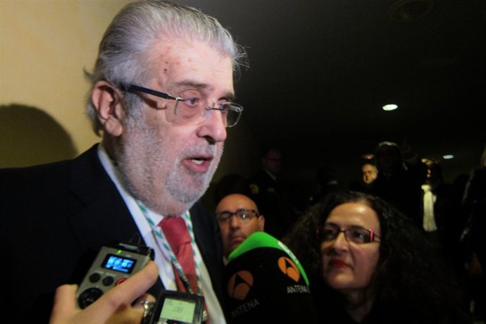 José Manuel Lara en declaraciones a los periodistas en Sevilla