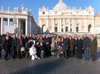 Asenjo cree que Benedicto XVI va a servir "de forma preciosa" a la Iglesia dedicándose a la oración