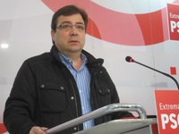 Fernández Vara: "Me parece una obscenidad presumir de ser el campeón de los recortes cuando es el campeón del paro"