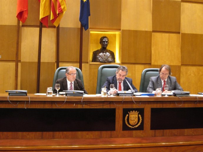 Gimeno, Belloch y Pérez Anadón, en el pleno de hoy