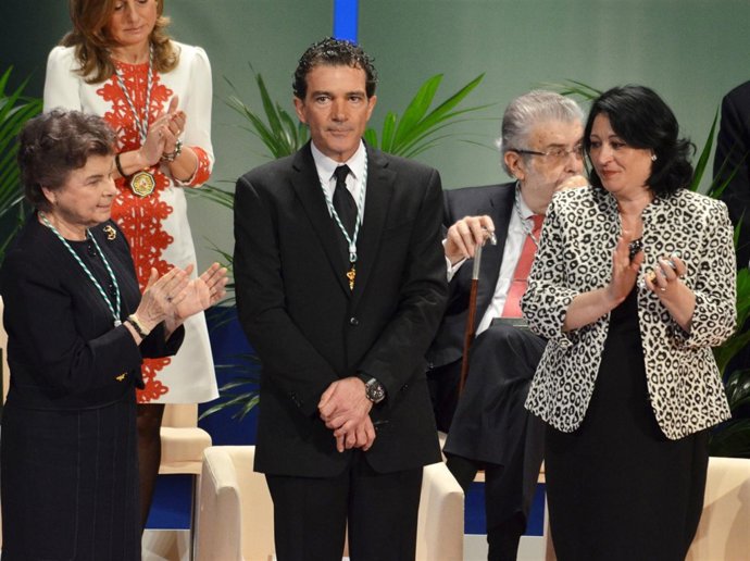 Antonio Banderas obacionado en los premios Día de Andalucía