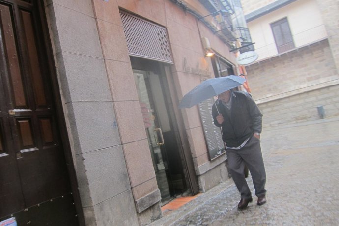 Lluvia, paraguas, temporal, frío, viento