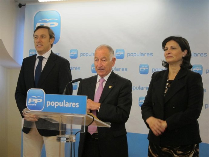 Rafael Hernando, Gabriel Amat y Carmen Navarro