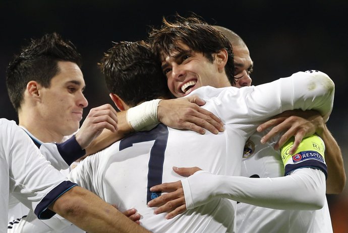 Kaká celebra el tercer gol ante el Ajax