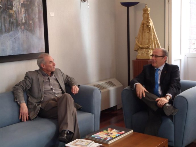 El embajador de Nicaragua se reúne con secretario geenral Cámara Comercio     