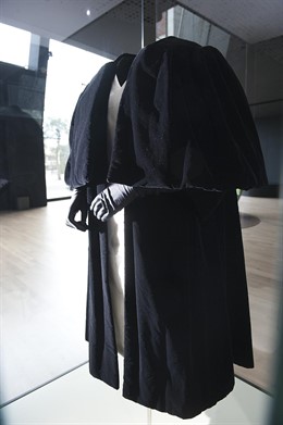 Abrigo cedido por los hosteleros de Getaria al Museo Balenciaga