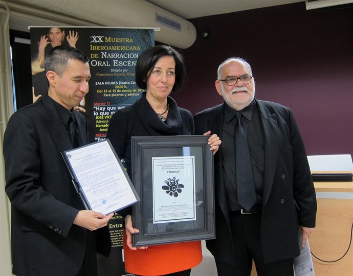 Cantalapiedra posa tras recibir el premio 'Chamán'