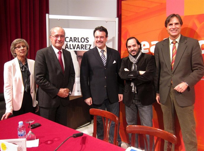 El alcalde de Málaga, Francisco de la Torre, y el barítono Carlos Álvarez