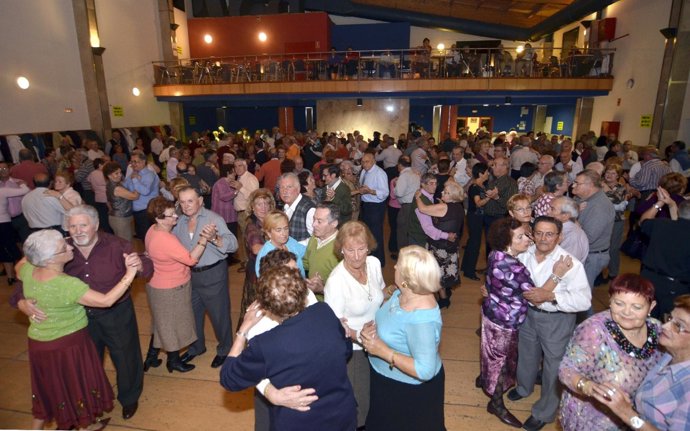 Mayores Bailando Finca Altamira