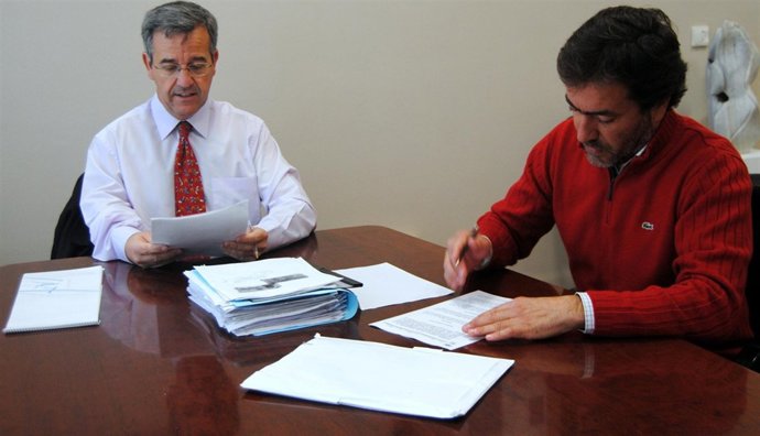 García Urbano alcalde estepona firma acuerdo karting