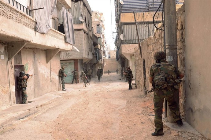 Soldados sirios avanzan sobre las posiciones rebeldes