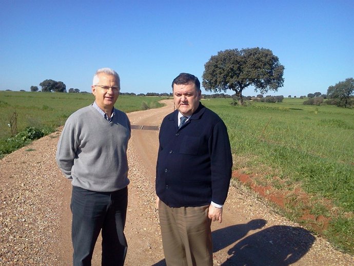 Elías Romero y Francisco Zurera en uno de los caminos de Santa Eufemia