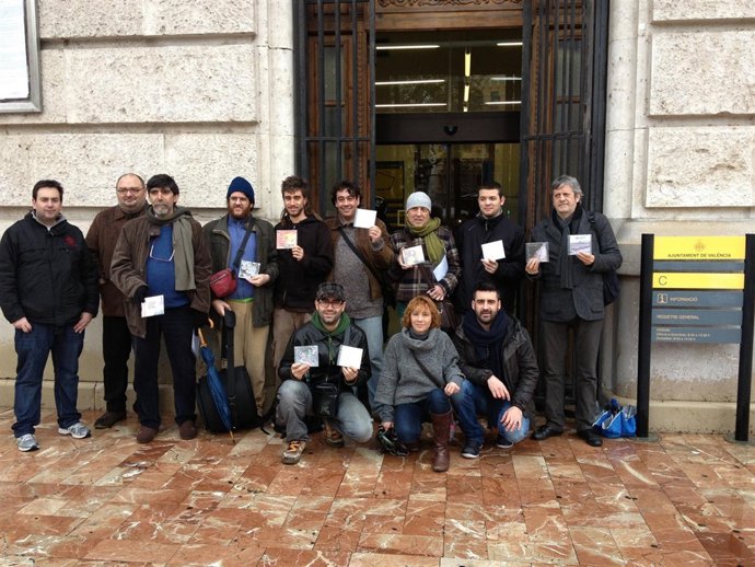 Los músicos en valenciano ponen a disposición del Ayuntamiento su música
