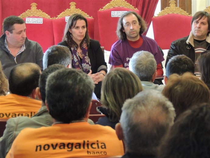 La eurodiputada Ana Miranda en Vigo con afectados por las preferentes