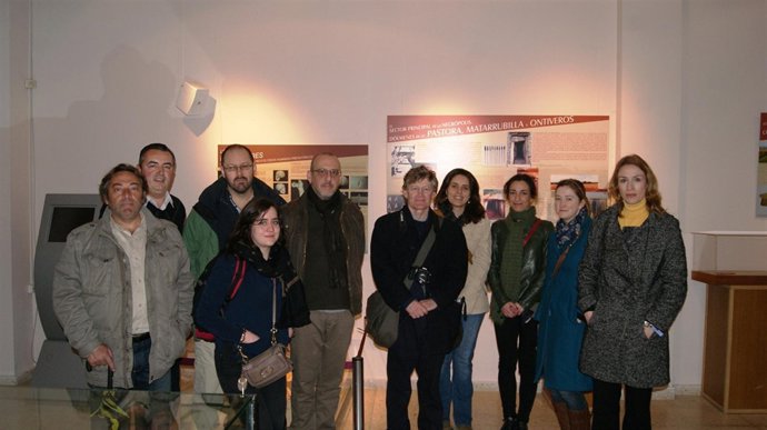 Los arqueólogos británicos, junto a Sonia Arellano