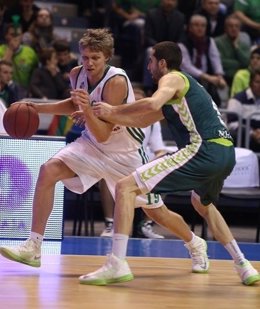 Kuzminskas, ante Sergi Vidal