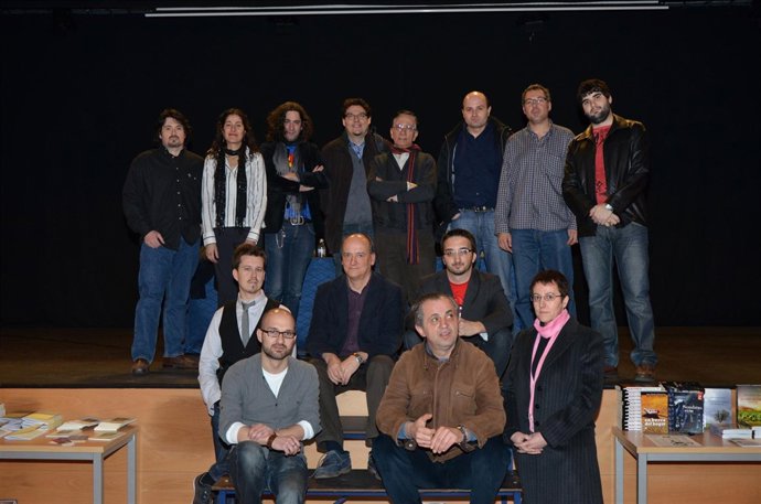 Integrantes de 'Los perros del coloquio', junto a Martín Garzo y García