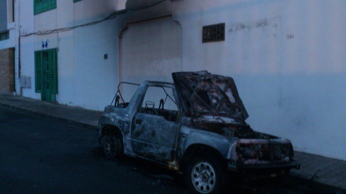 Vehículo incendiado