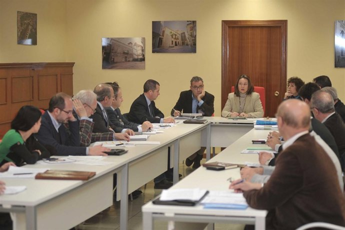 Mesa de Empleo y Desarrollo Económico de Málaga ayuntamiento mar rojo