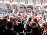 Feijóo aboga por distinguir a "los que meten la mano en la caja" de los políticos que "siguen siendo honestos"