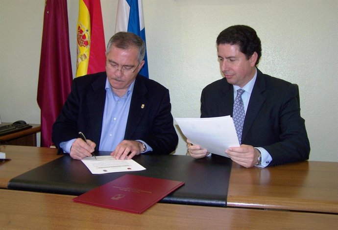 Firma del acuerdo de cesión