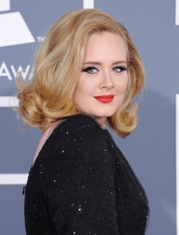Adele Posa En Los Premios GRAMMY 2012