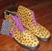 Retiran del mercado unas zapatillas de señora por riesgo de intoxicación, según Consumur