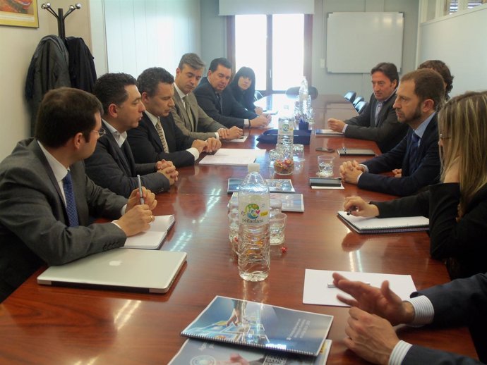 Imagen de la reunión entre el PP y Aertic