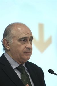 IU pide la "inmediata dimisión" del ministro de Interior