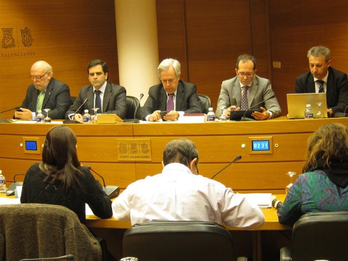 El exdirector de Inmobiliario de la CAM García del Río, segundo por la izquierda