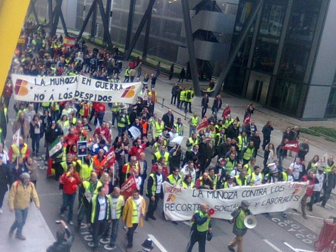 Trabajadores de Iberia protestando en Barajas