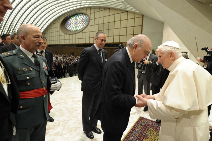 El Papa saluda a Jorge Fernández Díaz