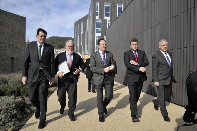 ;Iguel Arias Cañete Se Reúne Con El Sector Agrario