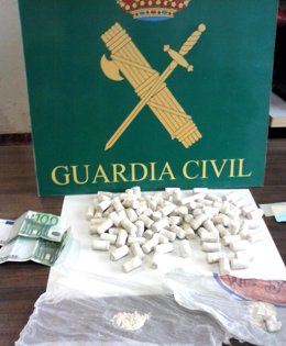 Tres detenidos y casi un kilo de cocaína incautado en Huétor Tájar