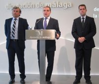 Bendodo reitera sus críticas al decreto del litoral y lamenta que "IU gobierne a golpe de prejuicio ideológico"