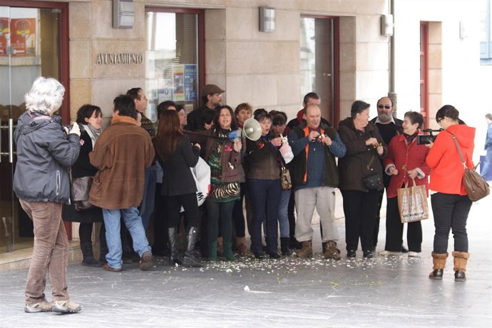 Miembros de la plataforma 'Por la Democracia en Cuideiru'
