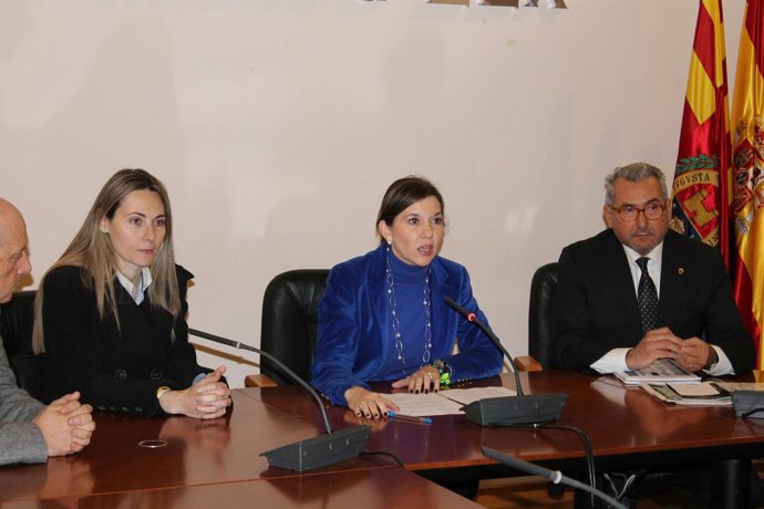 Mercedes Alonso (en el centro) junto a Mariano Guerrero