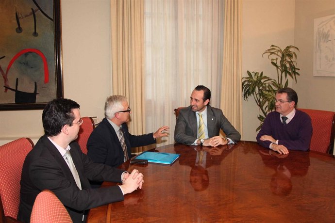 Bauzá reunido con el director del OAM, Salvador Sánchez