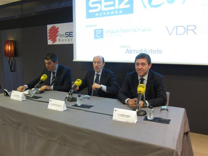 Alfredo Pérez Rubalcaba ofrece una conferencia.