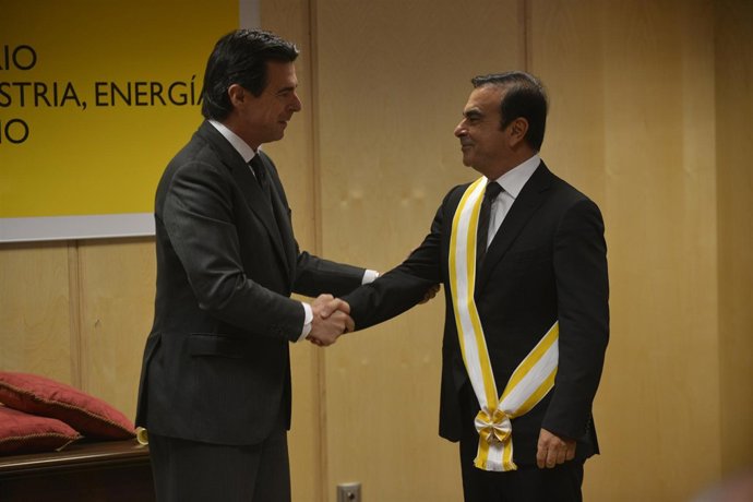 Carlos Ghosn Recibe La Gran Cruz De La Orden De Isabel La Católica