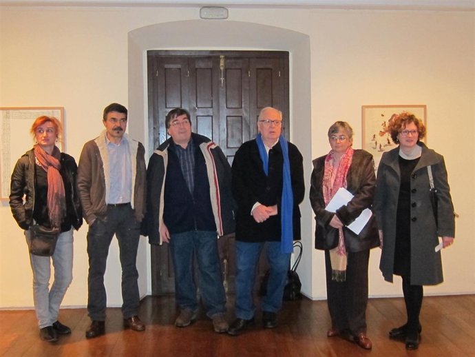 Ana González Junto A Los Artistas De 'Un Taller En Belgrado'