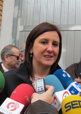 Català atendiendo a los periodistas