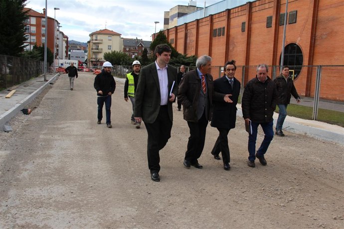 Calderón visita las obras de la rotonda Pablo Garnica y su entorno