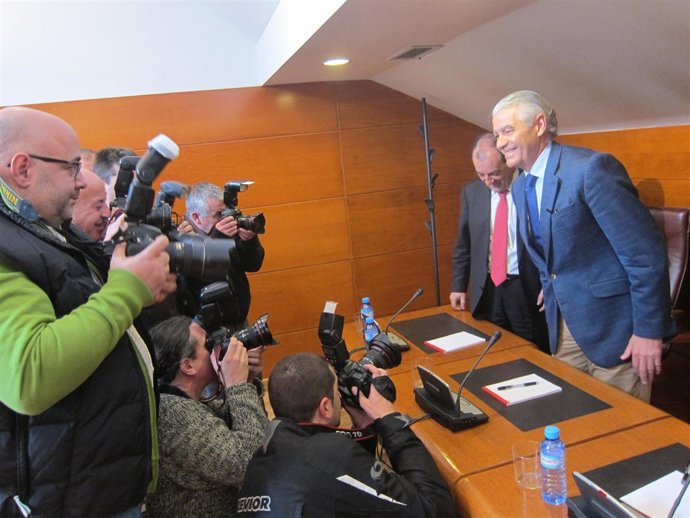 Francisco Pernía en la comisión de Cantur